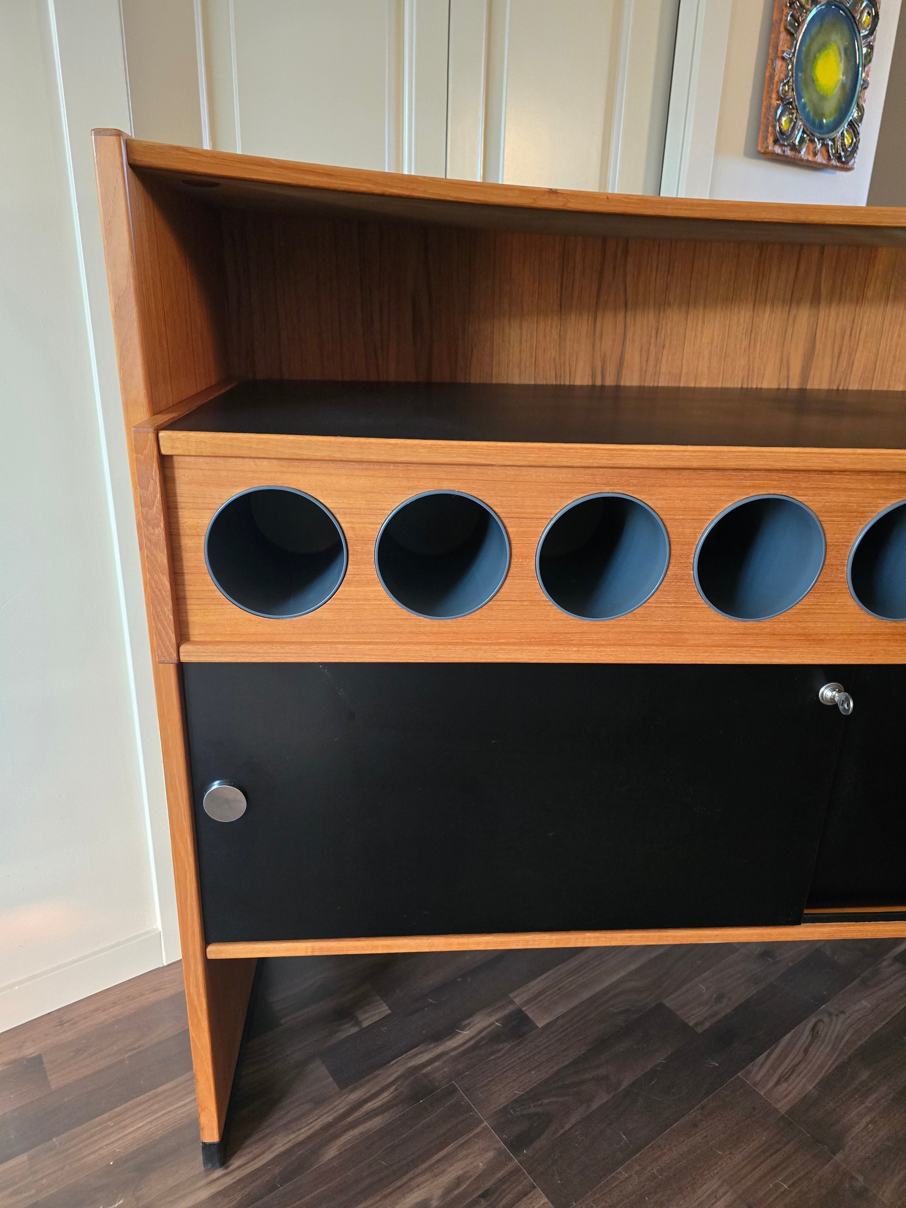 Dyrlund Teak Boomerang Bar w/ Stools