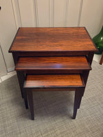 Kvalitet Form & Funktion Rosewood Nesting Tables