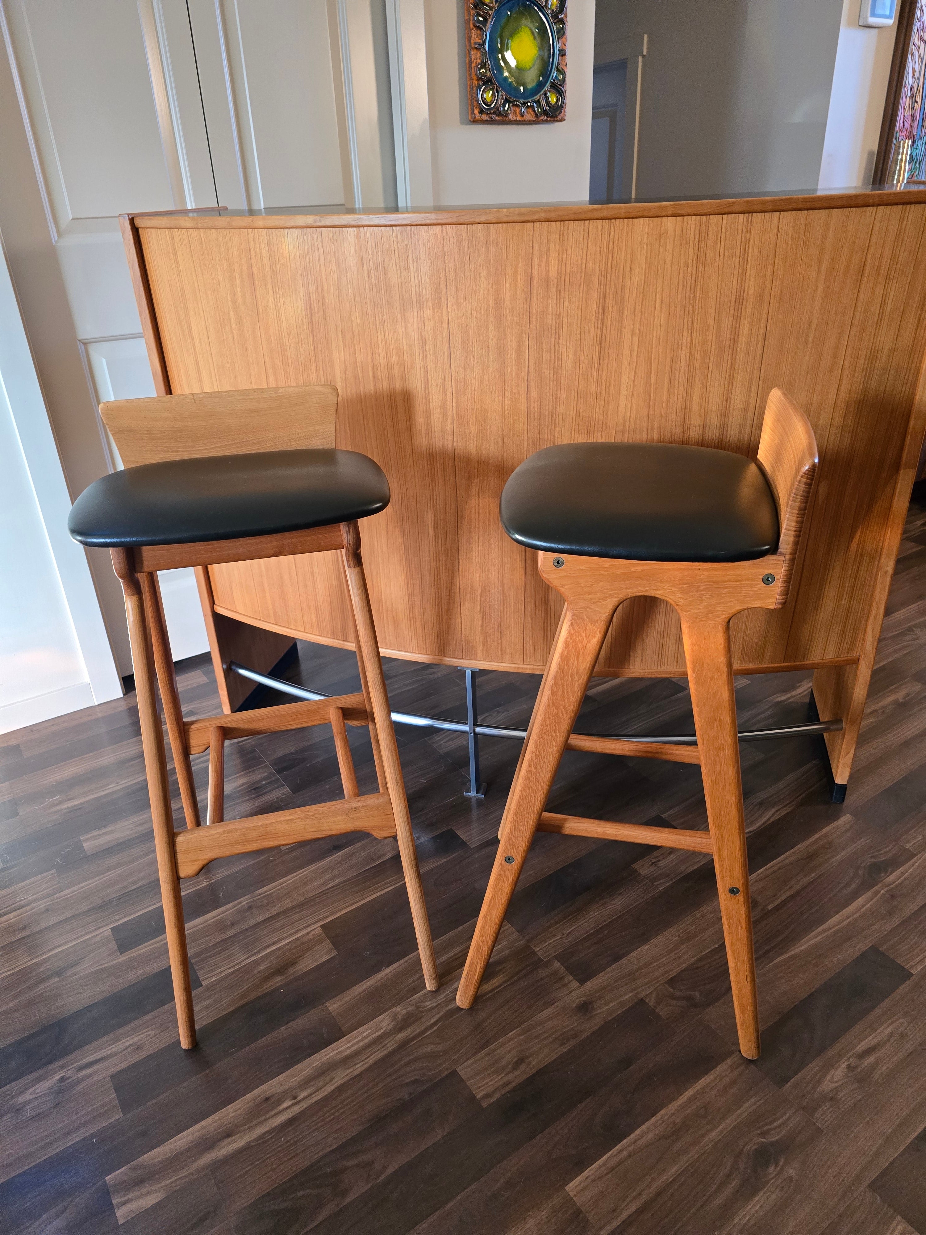 Dyrlund Teak Boomerang Bar w/ Stools