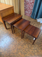 Kvalitet Form & Funktion Rosewood Nesting Tables