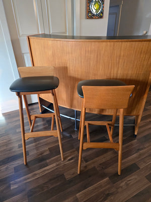 Dyrlund Teak Boomerang Bar w/ Stools